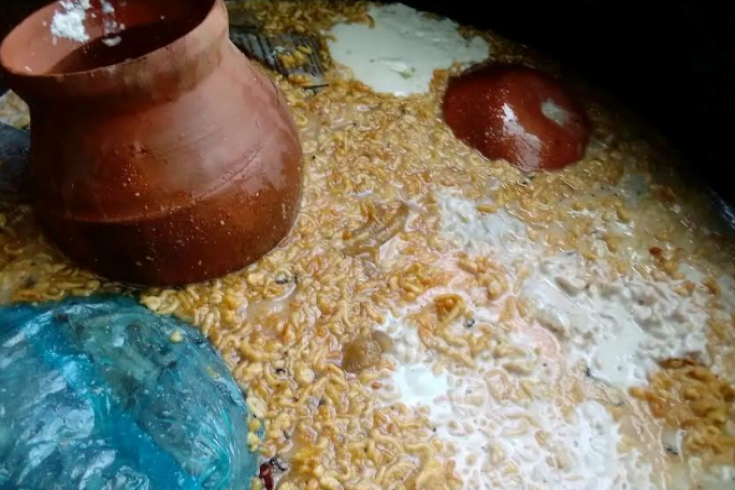আলমডাঙ্গায় বাসি খাবার বিক্রি করায় উত্তম মিষ্টান্ন ভান্ডারকে জরিমানা 